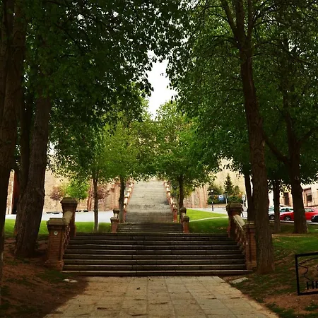 La Casa Del Herrero El Poyo