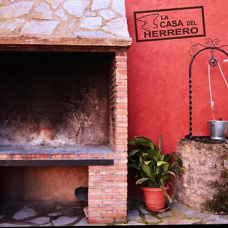 La Casa Del Herrero El Poyo