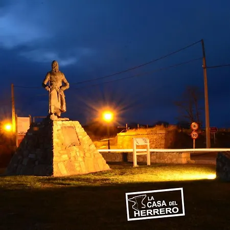 La Casa Del Herrero * El Poyo