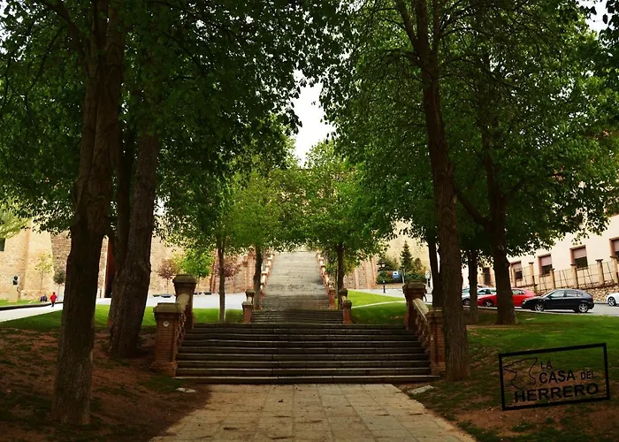 La Casa Del Herrero El Poyo